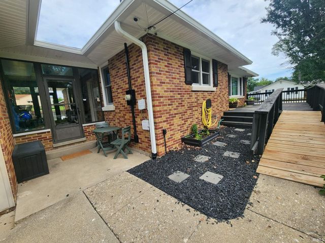 1903 S Boulevard Place, Princeton, IN 47670