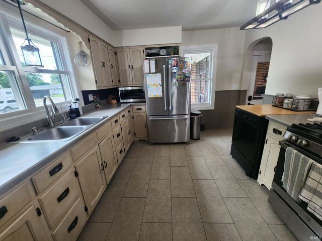 1903 S Boulevard Place, Princeton, IN 47670