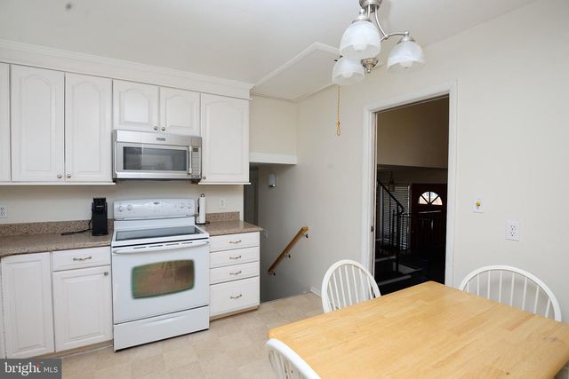 939 BEAVERBANK CIR, Baltimore, MD 21286
