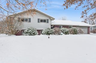 23W039 Hackberry Drive, Glen Ellyn, IL 60137