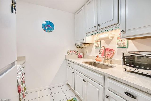 601 Periwinkle WAY D-7, Sanibel, FL 33957