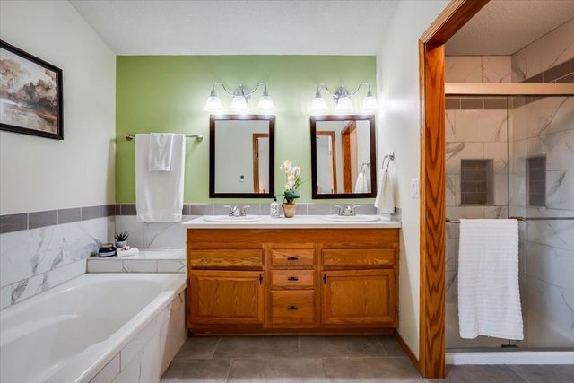 2567 N Button Bush Cir, Derby, KS 67037