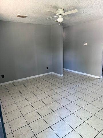 2443 2nd Place SW, Vero Beach, FL 32962