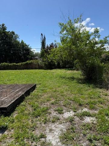 2443 2nd Place SW, Vero Beach, FL 32962