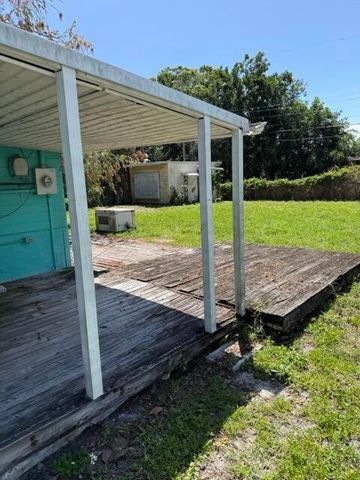 2443 2nd Place SW, Vero Beach, FL 32962