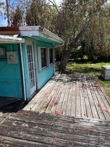 2443 2nd Place SW, Vero Beach, FL 32962