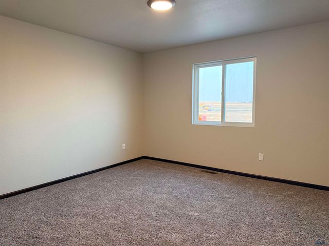 4108 MCINTOSH LN, Rapid City, SD 57703