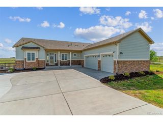 527 Antelope Dr E, Bennett, CO 80102