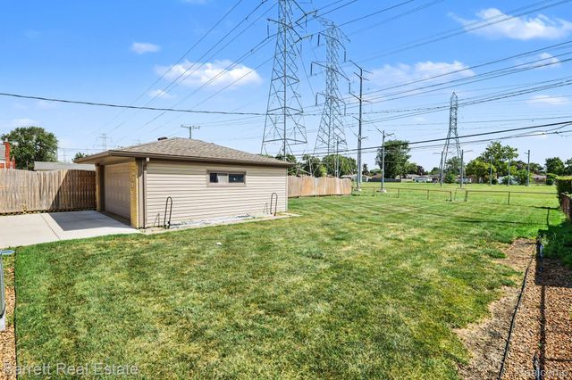 31370 Palomino Drive, Warren, MI 48093