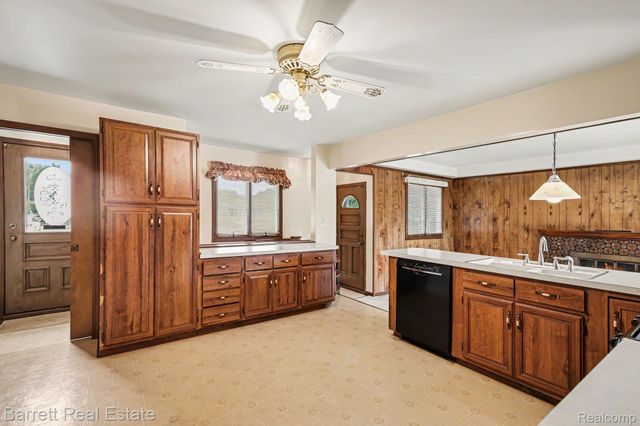 31370 Palomino Drive, Warren, MI 48093