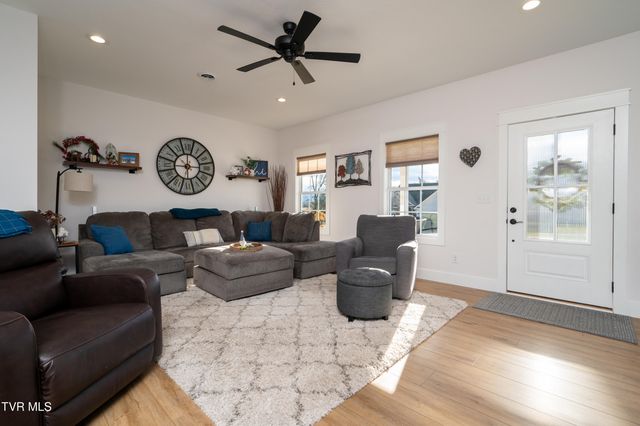 285 New Hope Road, Greeneville, TN 37745