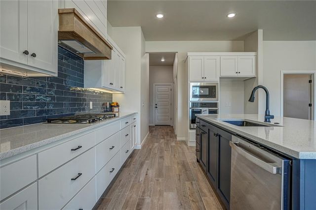 140 Meadowlark Lane, Blanchard, OK 73010