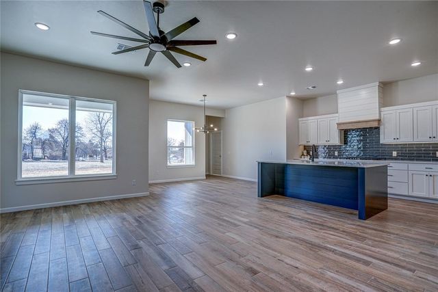 140 Meadowlark Lane, Blanchard, OK 73010