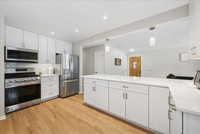 718 Lawler Avenue, Wilmette, IL 60091