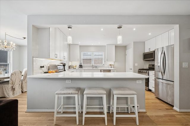 718 Lawler Avenue, Wilmette, IL 60091