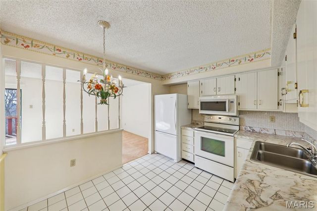 2369 Hidden Meadow Lane, Ballwin, MO 63021