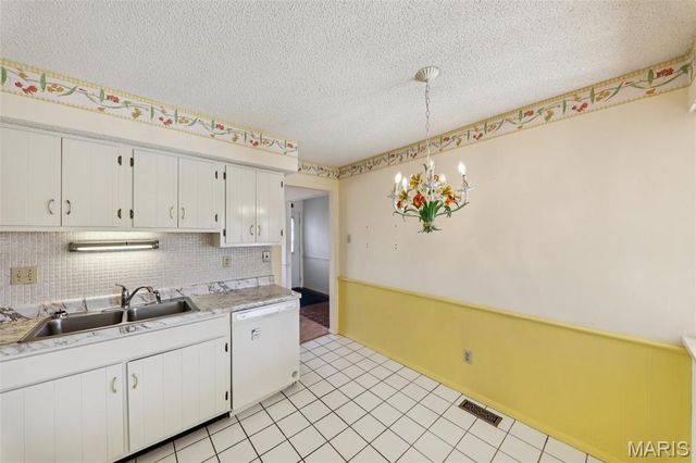 2369 Hidden Meadow Lane, Ballwin, MO 63021