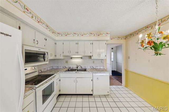 2369 Hidden Meadow Lane, Ballwin, MO 63021