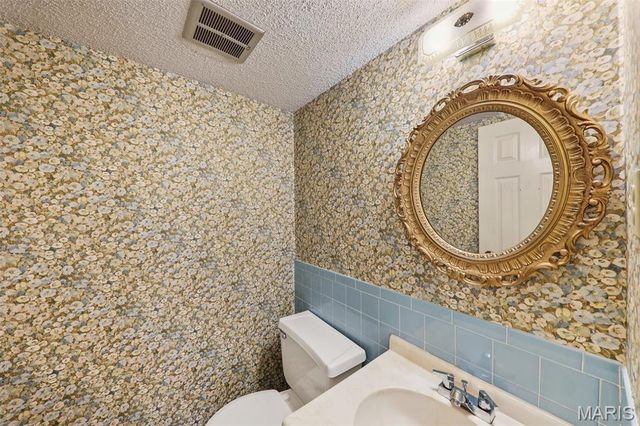 2369 Hidden Meadow Lane, Ballwin, MO 63021