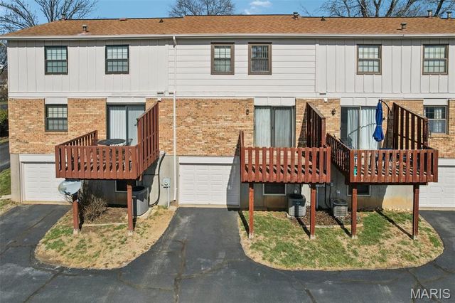 2369 Hidden Meadow Lane, Ballwin, MO 63021