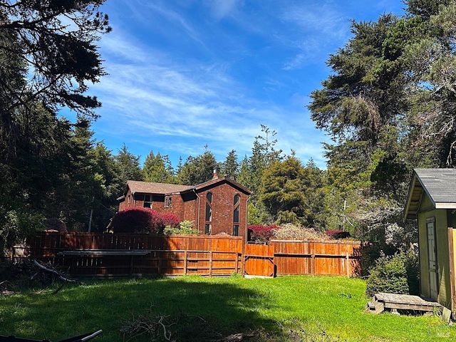 10360 Gary Ln, Mendocino, CA 95460
