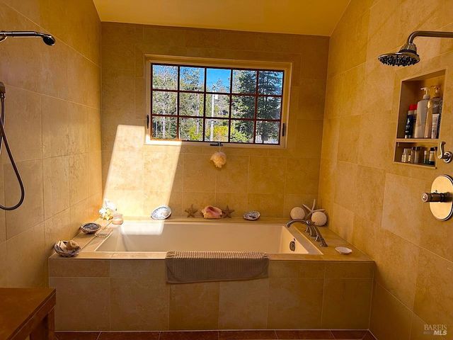 10360 Gary Ln, Mendocino, CA 95460