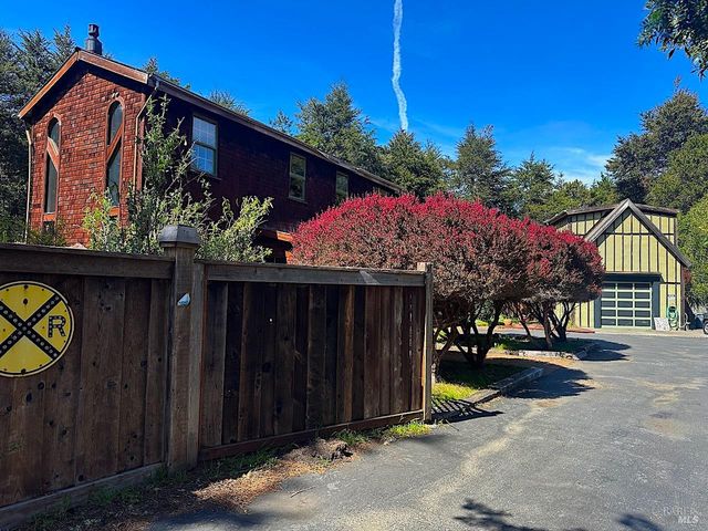 10360 Gary Ln, Mendocino, CA 95460