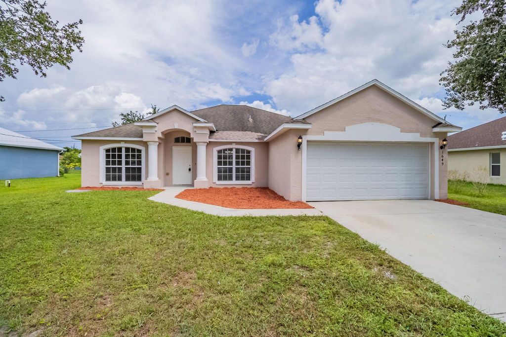 1649 SW Morelia Ln, Port St Lucie, FL 34953