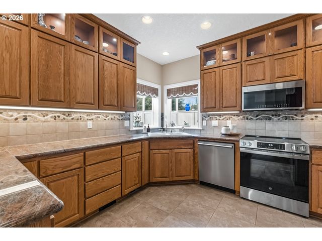 1402 BEGONIA Ave, Forest Grove, OR 97116