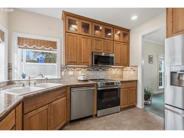 1402 BEGONIA Ave, Forest Grove, OR 97116