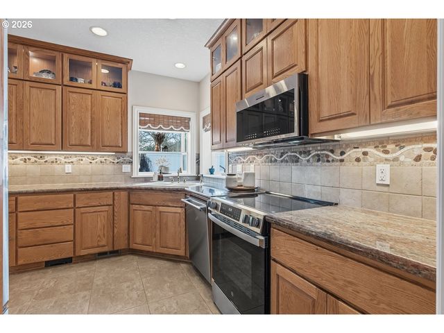 1402 BEGONIA Ave, Forest Grove, OR 97116