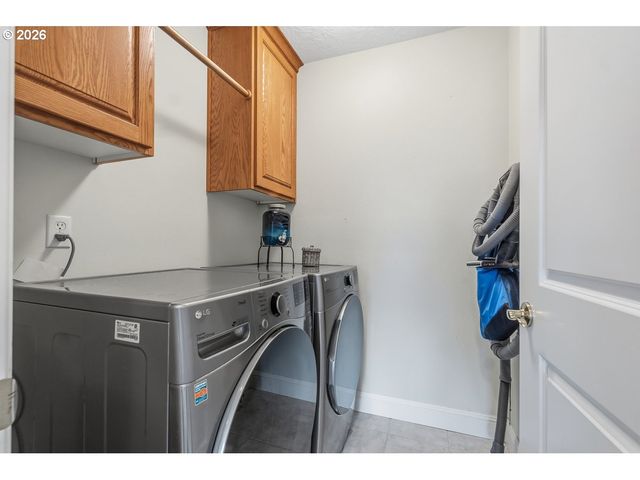 1402 BEGONIA Ave, Forest Grove, OR 97116