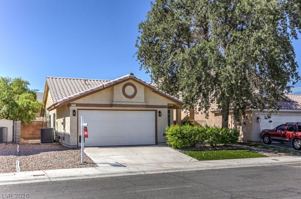 2717 Camphor Tree Street, Las Vegas, NV 89108 — photo 2