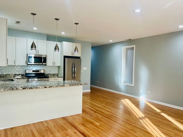 1750 W Cermak Road 2, Chicago, IL 60608