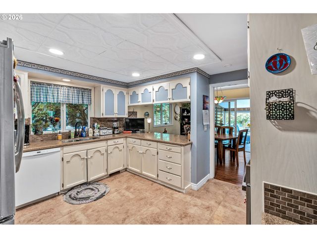 1910 Se CREIGHTON Ave, Milwaukie, OR 97267