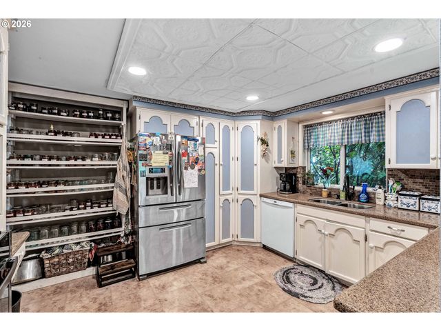 1910 Se CREIGHTON Ave, Milwaukie, OR 97267