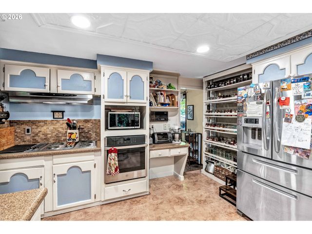 1910 Se CREIGHTON Ave, Milwaukie, OR 97267