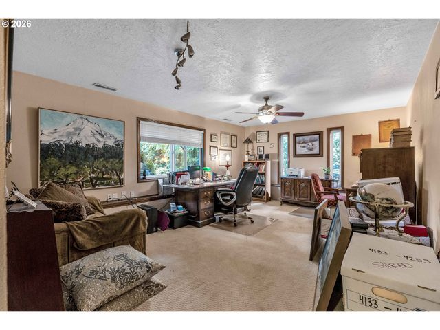 1910 Se CREIGHTON Ave, Milwaukie, OR 97267