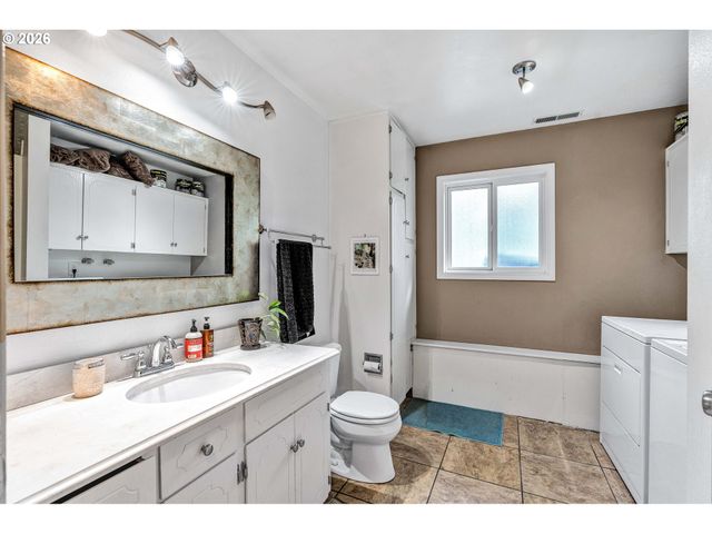 1910 Se CREIGHTON Ave, Milwaukie, OR 97267
