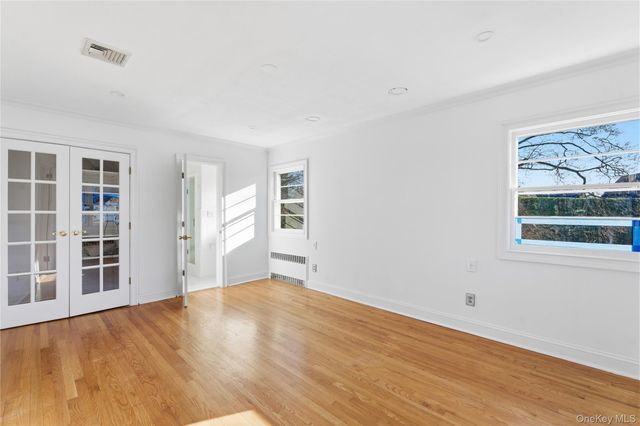 467 Hempstead Avenue, Rockville Centre, NY 11570