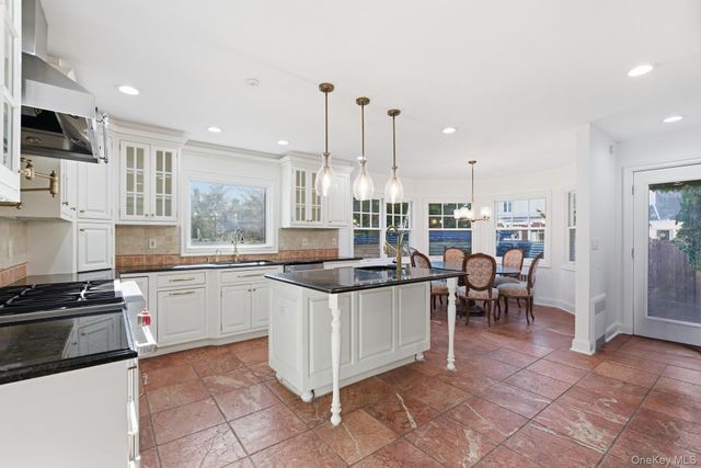 467 Hempstead Avenue, Rockville Centre, NY 11570