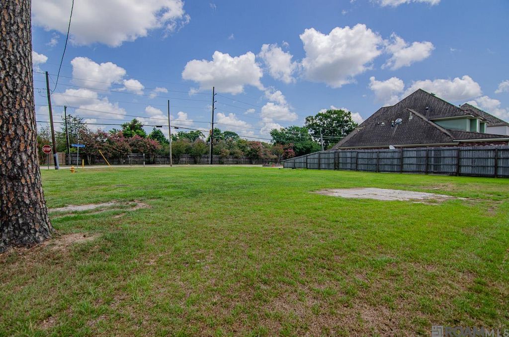 8720 Old Hammond Hwy, Baton Rouge, LA 70809