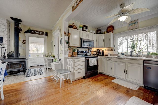 8229 S 950 W, Owensville, IN 47665