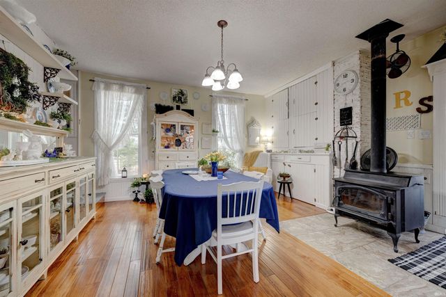 8229 S 950 W, Owensville, IN 47665