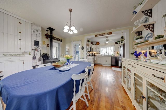 8229 S 950 W, Owensville, IN 47665