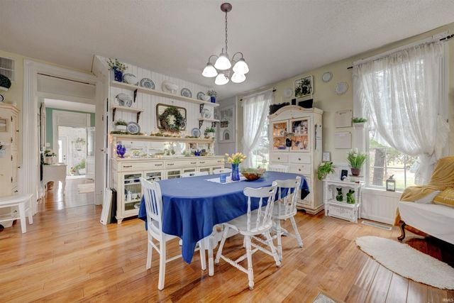 8229 S 950 W, Owensville, IN 47665