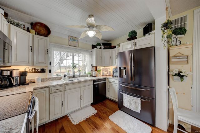 8229 S 950 W, Owensville, IN 47665