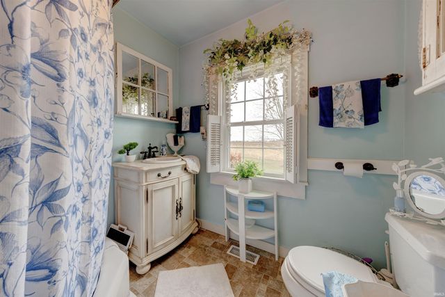 8229 S 950 W, Owensville, IN 47665