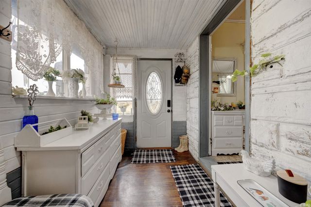 8229 S 950 W, Owensville, IN 47665