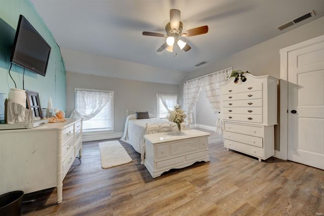 8229 S 950 W, Owensville, IN 47665